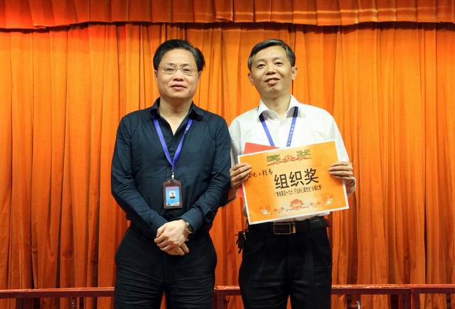 20170525034749932.jpg 调整大小 9、任建设副院长给机电工程系颁发组织奖.jpg