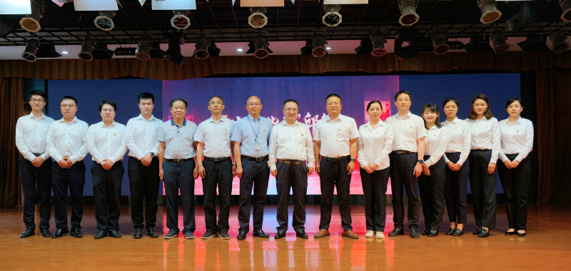 报告会合影.jpg 报告会合影.jpg