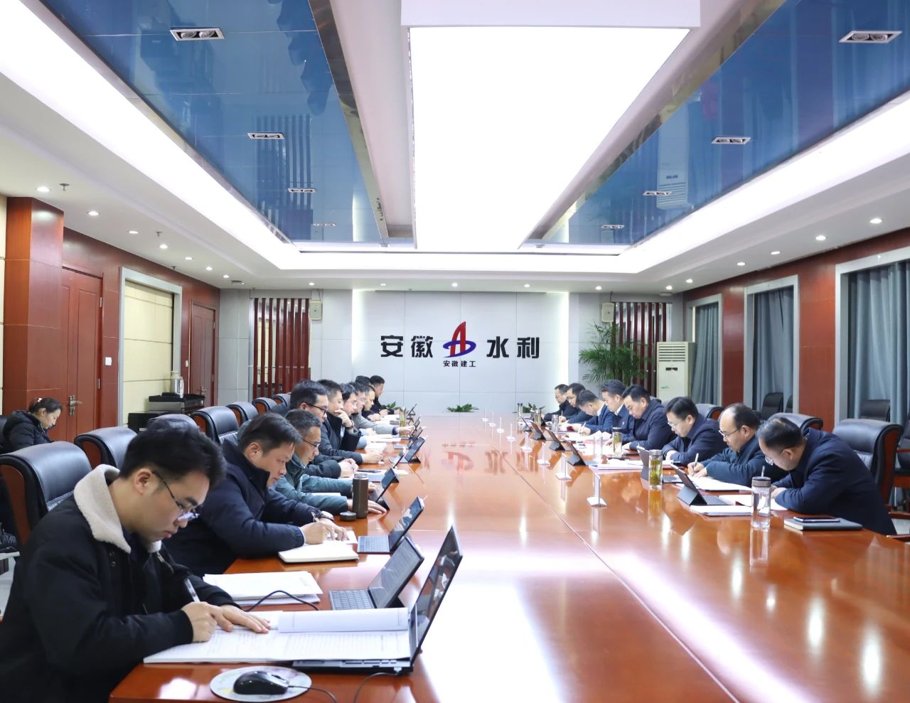 1708440281978410.jpg 新春第一会.jpg